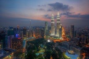 九游娱乐(jiuyou)官方网站-校园足球通过开放课模式吸引学生家长共同参与，学校足球场对外开放方案