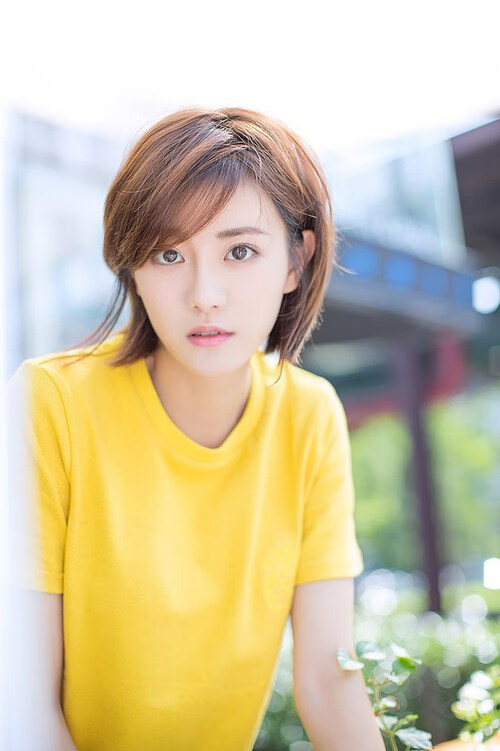 C罗赛后在球场中央独自默哀致敬传奇,c罗出战